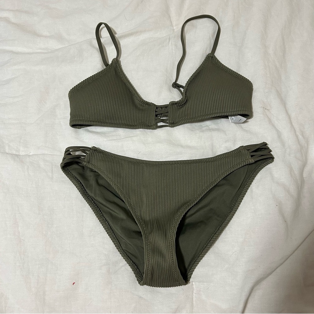 Garage bikini